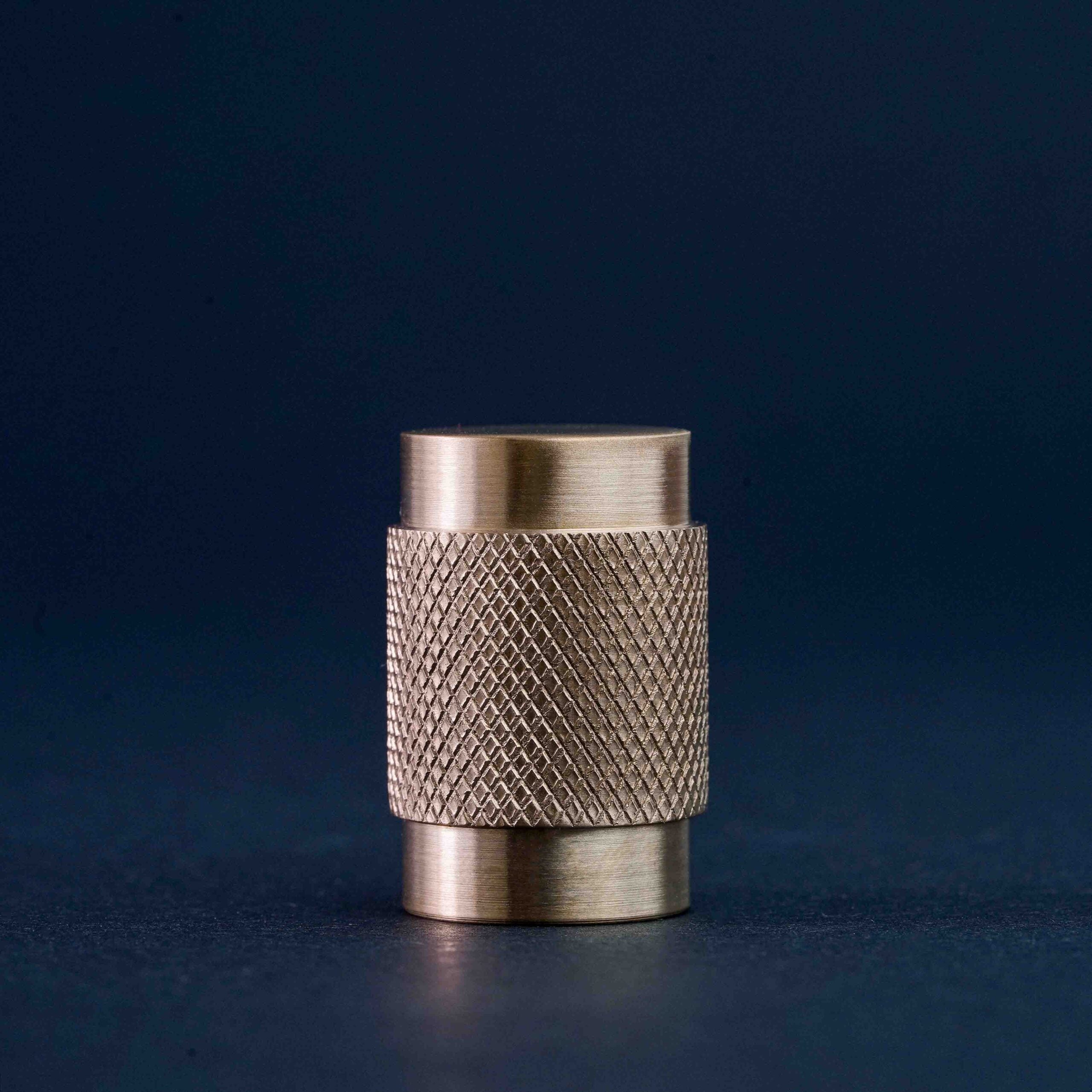 Tomi Knurled Knob